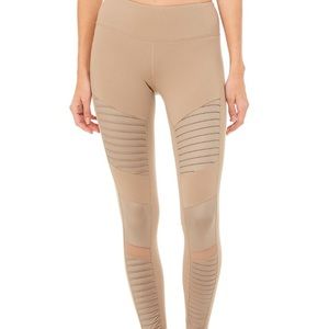 NEVER BEFORE WORN ALO LEGGING